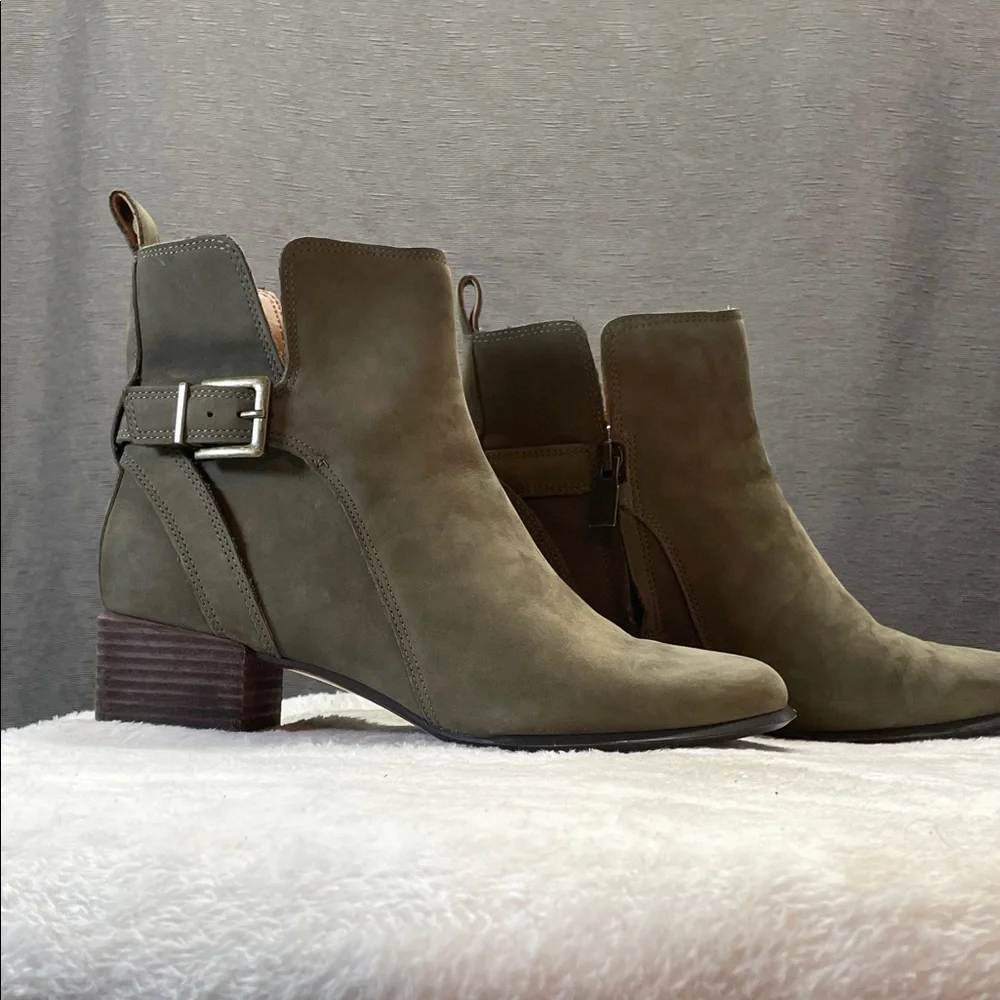Vionic Sienna Olive‎ Suede Buckle Ankle Boot
